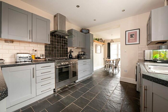 4 Bedroom Detached House For Sale In Waterloo Road, Bedford, MK40