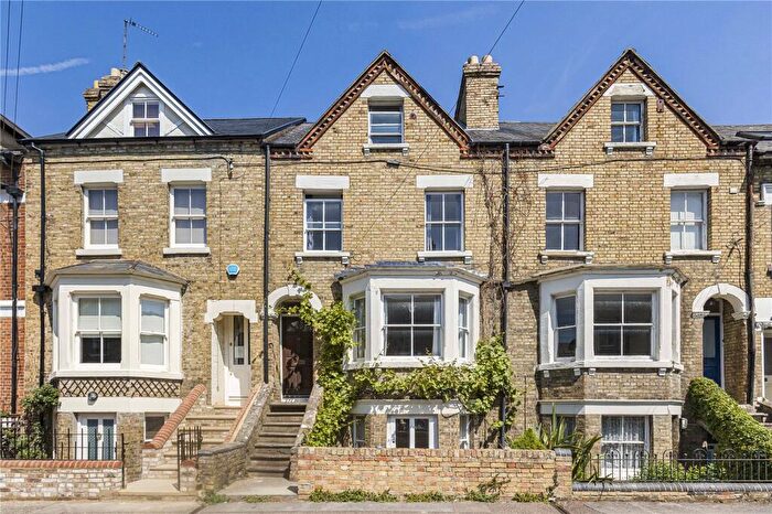 3 Bedroom Terraced House For Sale In Western Road, Grandpont, OX1