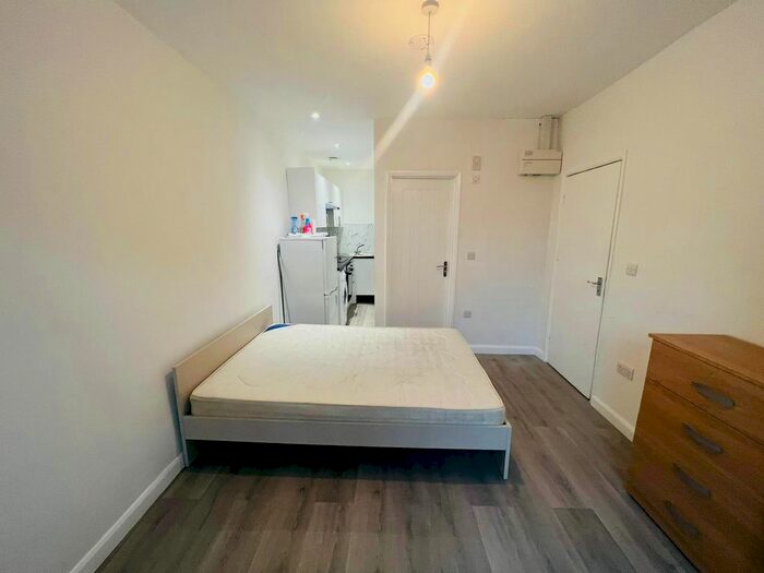 Studio To Rent In Tennyson Road, London, E17