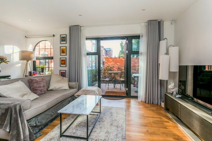 2 Bedroom Apartment To Rent In Station Approach Marlow, SL7