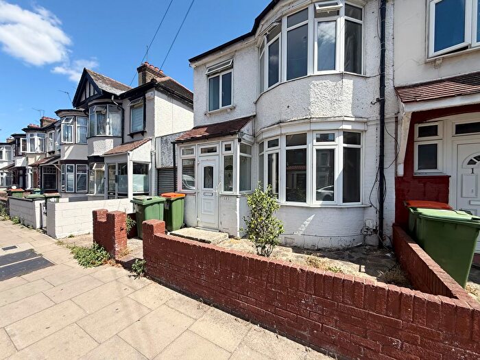 4 Bedroom Semi-detached House For Sale In Dersingham Avenue, London, E12