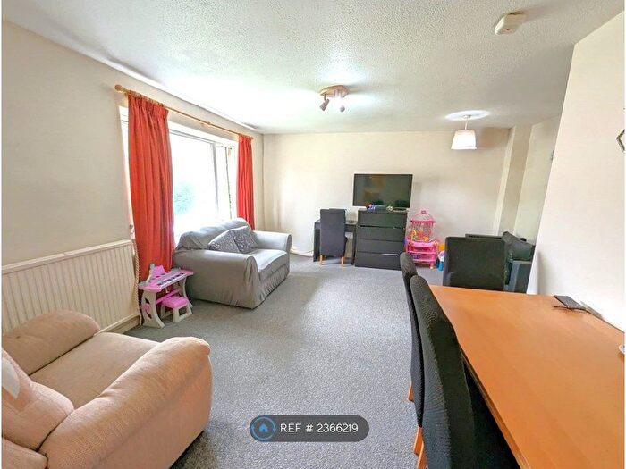 2 Bedroom Flat To Rent In Bardsley Close, Croydon, CR0