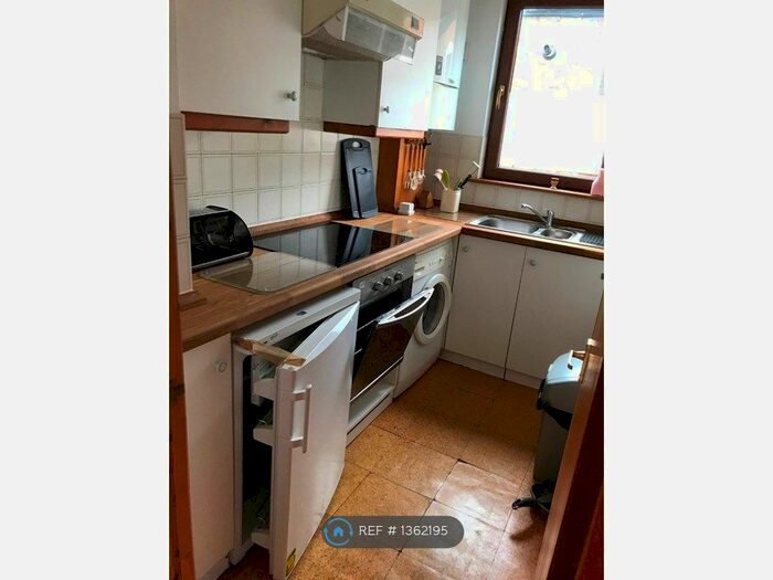 1 Bedroom Flat To Rent In Highlands Ave, London, W3