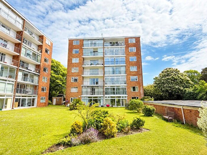 3 Bedroom Apartment For Sale In Poole Road, Bournemouth, BH4