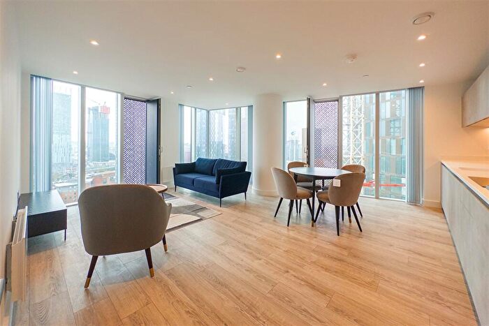 2 Bedroom Apartment To Rent In The Blade, M15