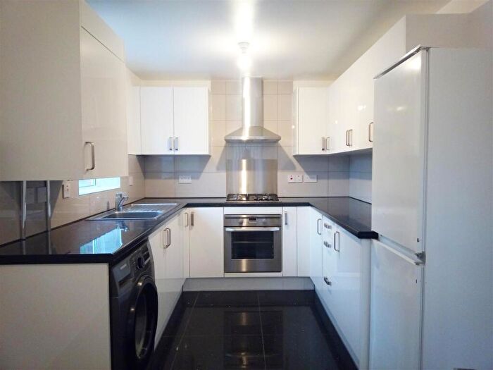 3 Bedroom Detached House To Rent In Harding Spur, Langley, SL3