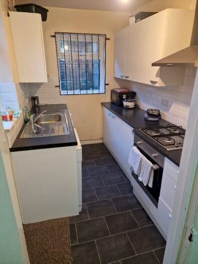 5 Bedroom Semi-Detached House To Rent In Derby Grove, Lenton, Nottingham, NG7