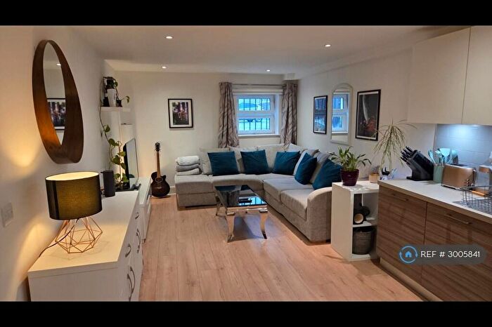 2 Bedroom Flat To Rent In South Street, Romford, RM1