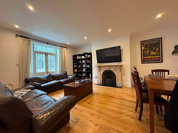 3 Bedroom Flat To Rent In Merton Rise, Belsize Park, NW3