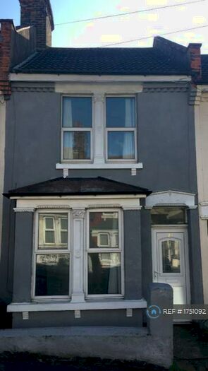 3 Bedroom Terraced House To Rent In Foord Street, Rochester, ME1