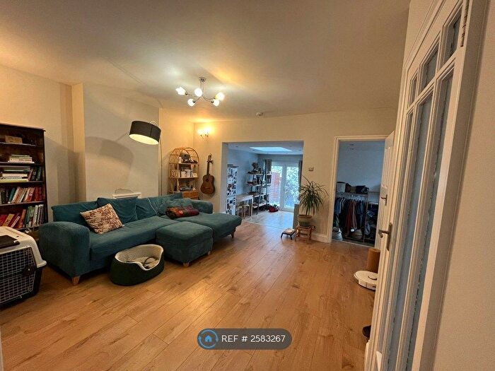 3 Bedroom Bungalow To Rent In Langley Avenue, Worcester Park, KT4