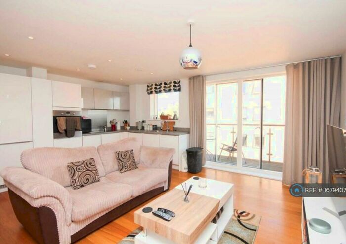 1 Bedroom Flat To Rent In Old Bracknell Lane West, Bracknell, RG12