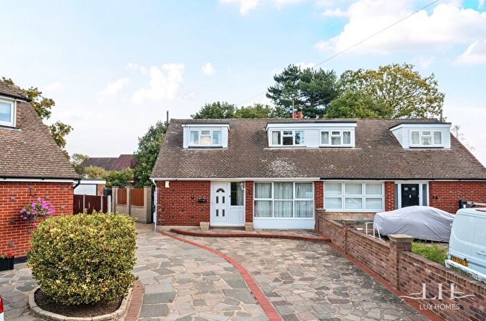 3 Bedroom Bungalow For Sale In Beverley Close, Emerson Park, RM11