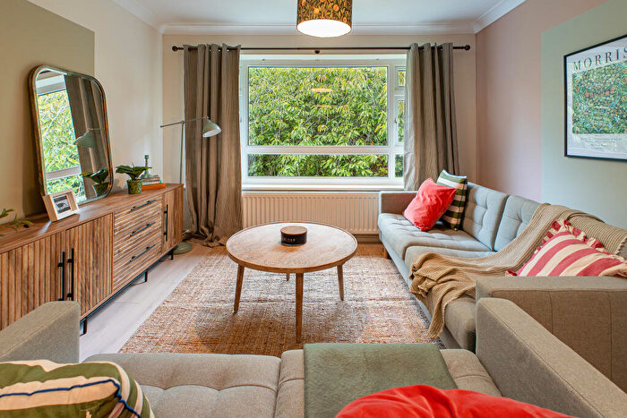 2 Bedroom Flat To Rent In The Poplars, Headingley, Headingley, Leeds, LS6