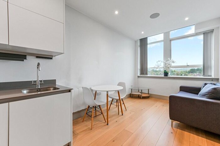 1 Bedroom Flat To Rent In Imperial Drive, Harrow, Middlesex, HA2