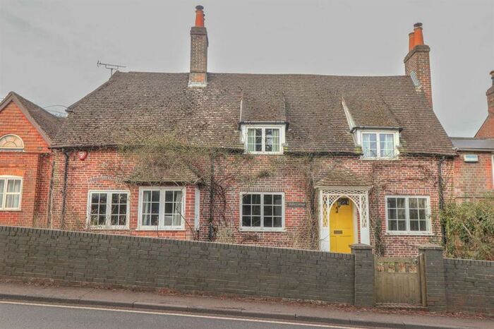 3 Bedroom Cottage To Rent In Tudor Cottage, SO32