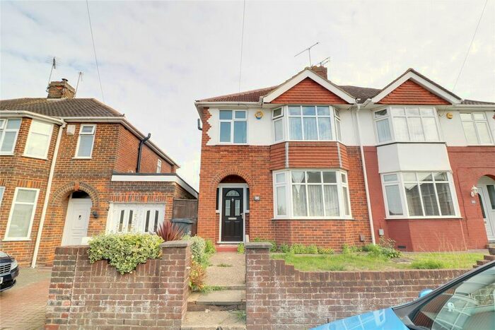 3 Bedroom Semi-Detached House To Rent In Shakespeare Road, Leagrave, Luton, Bedfordshire, LU4