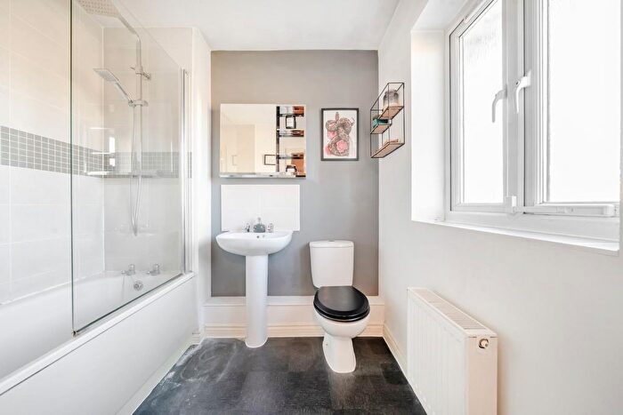 1 Bedroom Flat For Sale In Cambrai Close, Portsmouth, PO3