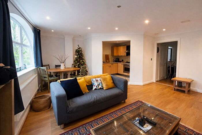 2 Bedroom Flat To Rent In Bascombe Street, Brockwell Gate, SW2