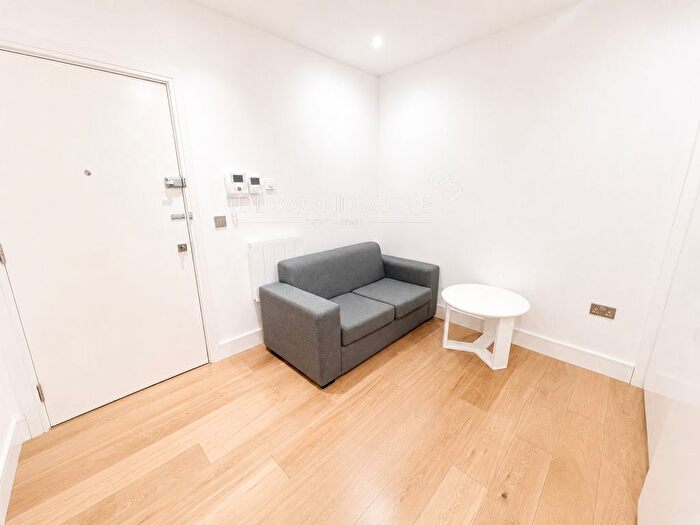 1 Bedroom Flat To Rent In Staines Road, Hounslow, TW3