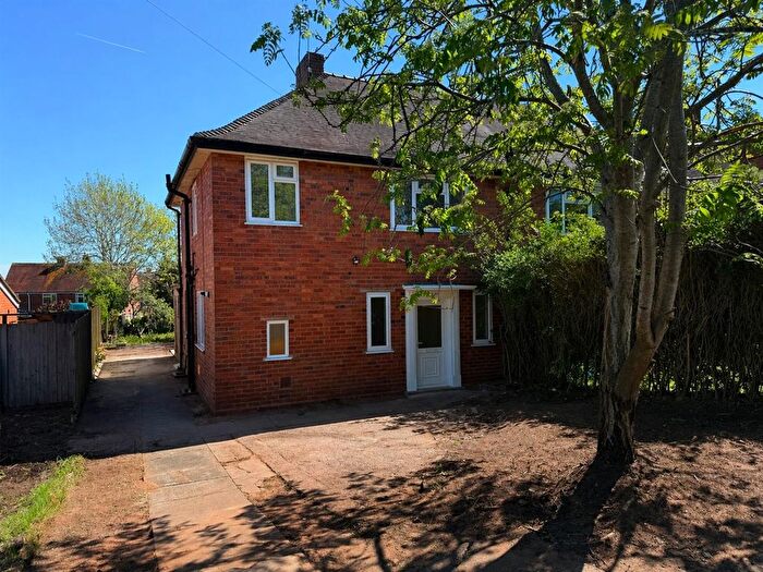 3 Bedroom Semi Detached House For Sale In Shenstone Avenue, Stourbridge, DY8
