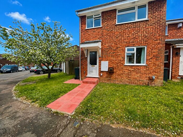 3 Bedroom End Of Terrace House For Sale In Wolston Close, Luton, Bedfordshire, LU1