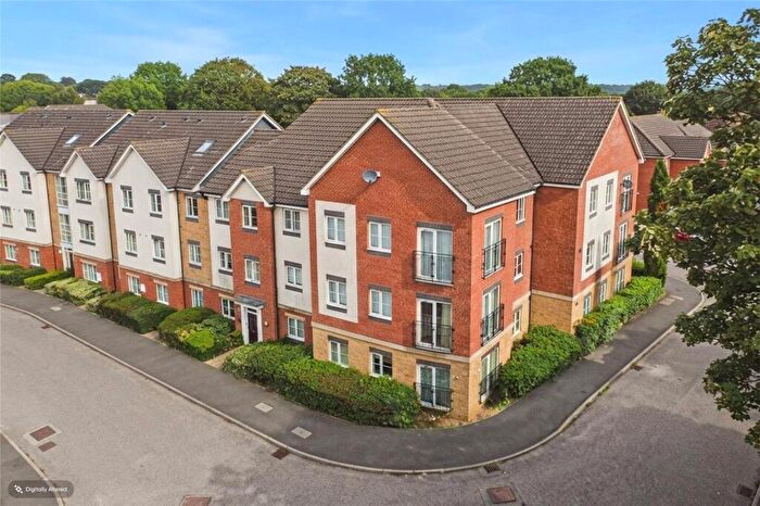 2 Bedroom Flat For Sale In Poppy Fields, Kettering, Northamptonshire, NN16