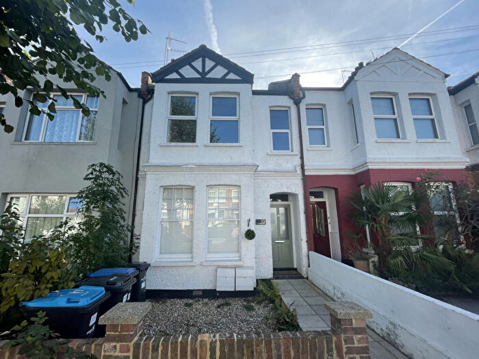 2 Bedroom Flat To Rent In Avondale Road, N13