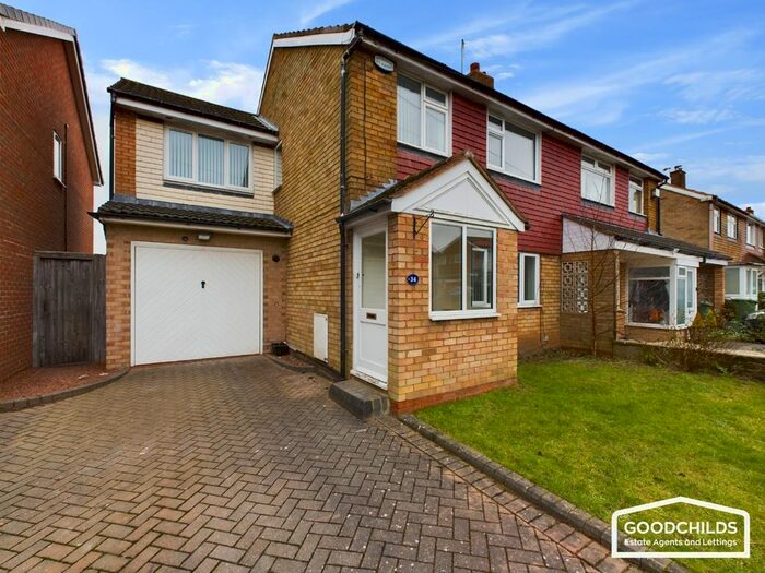 4 Bedroom Semi-Detached House To Rent In Fishley Close, Bloxwich, WS3