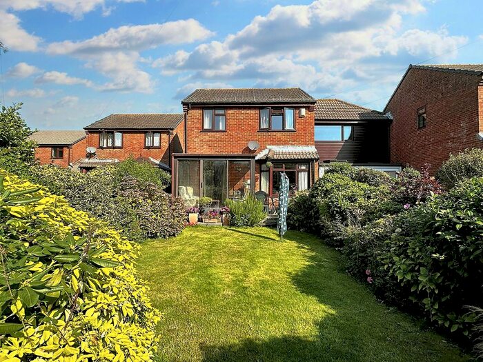 3 Bedroom Link Detached House For Sale In Rhyme Hall Mews, Fawley, SO45