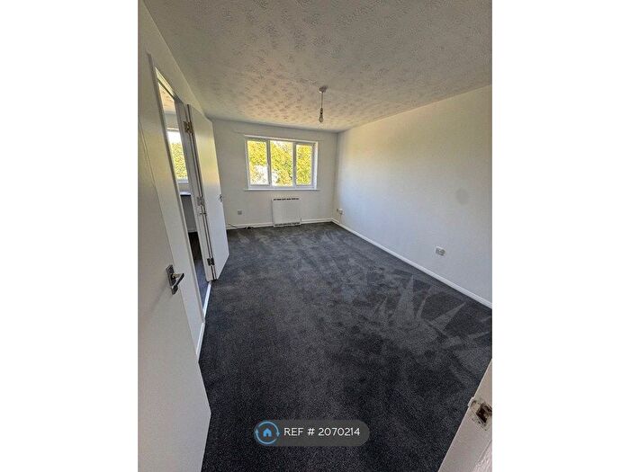1 Bedroom Flat To Rent In Leston Close, Rainham, RM13
