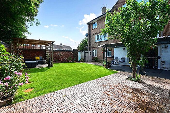 3 Bedroom Maisonette For Sale In Stanwell, Surrey, TW19