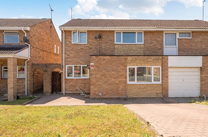 3 Bedroom Semi-Detached House For Sale In Bevisland, Eldene, Swindon, SN3