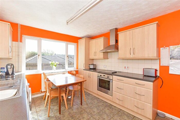 4 Bedroom Detached Bungalow For Sale In Green Lane, Clanfield, Waterlooville, Hampshire, PO8