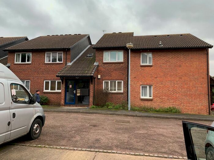 1 Bedroom Flat To Rent In , Loughton, IG10