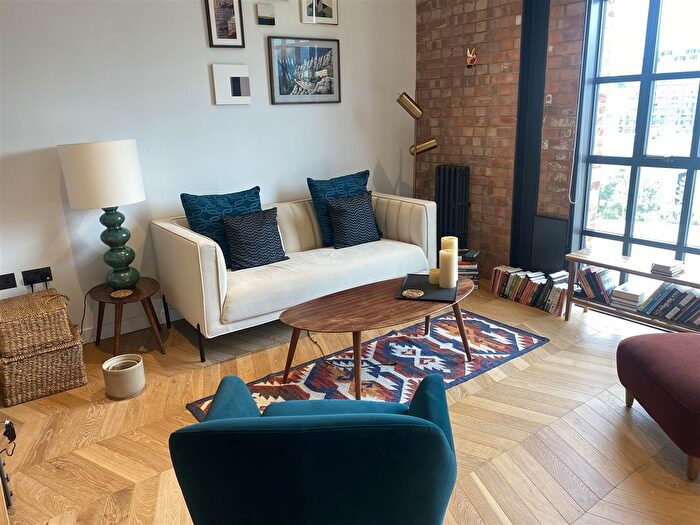 Studio To Rent In Swicth House East, Circus Road East, London, SW11