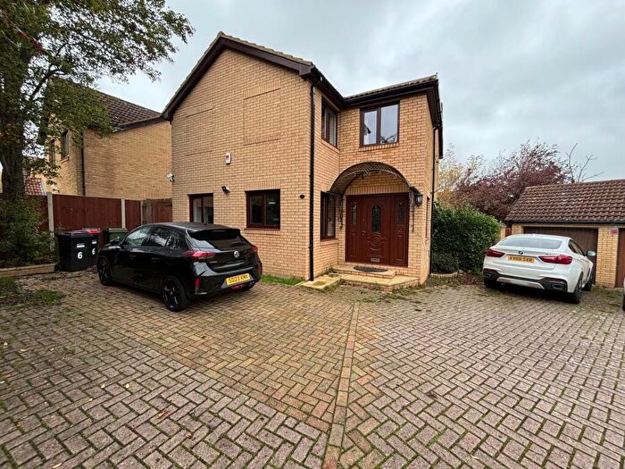 4 Bedroom Detached House To Rent In Gardiner Court, MK13