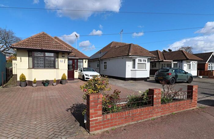 3 Bedroom Detached Bungalow For Sale In Rayleigh Road, Leigh-on-Sea, SS9