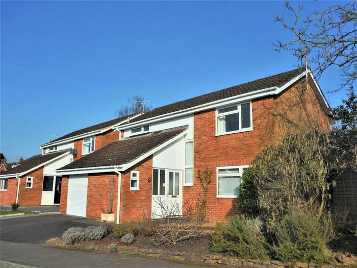 4 Bedroom Detached House To Rent In Lawrence Close, Devizes SN10