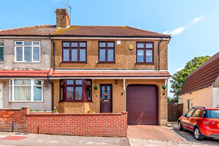 4 Bedroom Semi Detached House For Sale In Dryhill Road, Belvedere, Kent, DA17