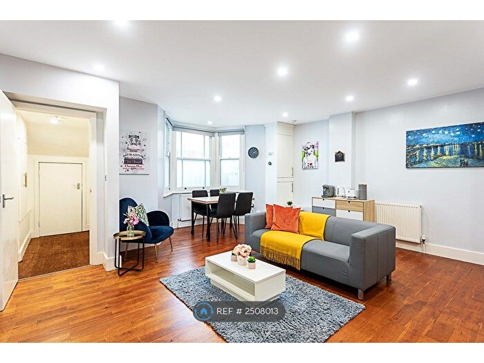 2 Bedroom Flat To Rent In St Johns Hill, London, SW11