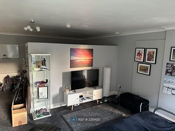 Studio To Rent In Northfield Road, Dewsbury, WF13