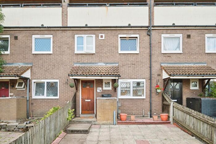 3 Bedroom Maisonette For Sale In Guild Close, Birmingham, West Midlands, B16