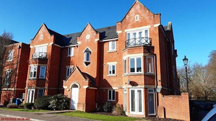 3 Bedroom House Of Multiple Occupation To Rent In Longbourn, Windsor, Berkshire, SL4