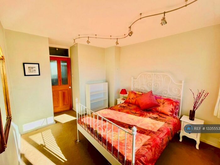 1 Bedroom Flat To Rent In Eden Close, Slough, SL3