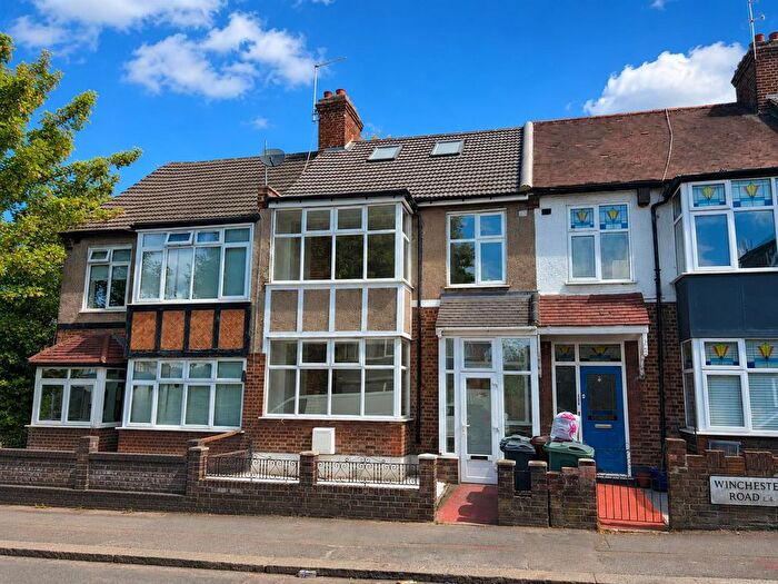 4 Bedroom Property To Rent In Winchester Road, Highams Park, E4