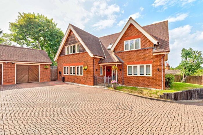 3 Bedroom Detached House For Sale In London Road, Welwyn, Hertfordshire, AL6