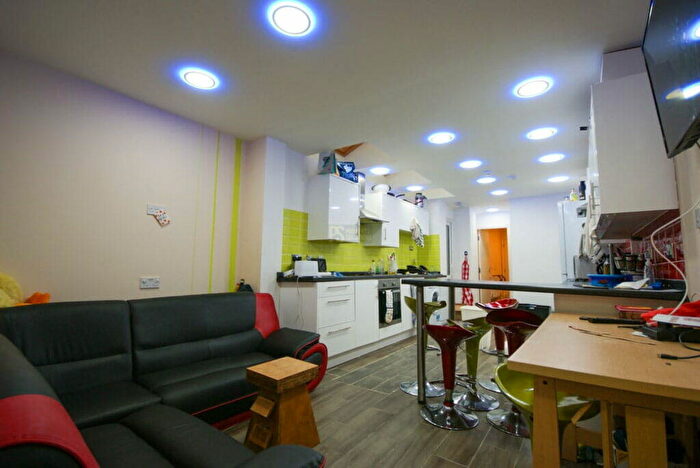 6 Bedroom Terraced House To Rent In Dawlish Road, Selly Oak, Birmingham, B29