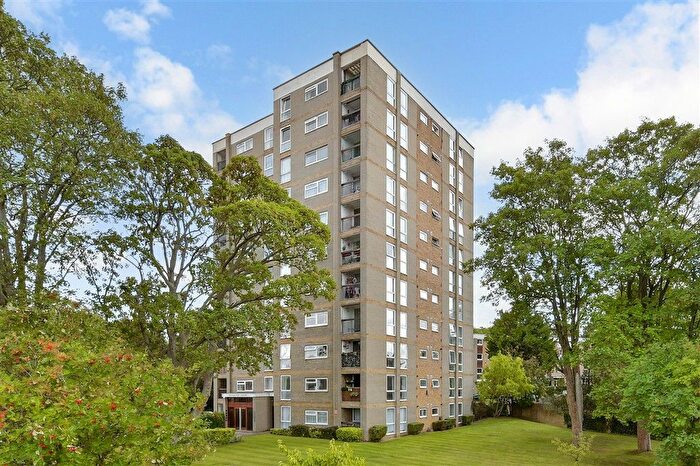 2 Bedroom Flat For Sale In Blackbush Close, Sutton, Surrey, SM2