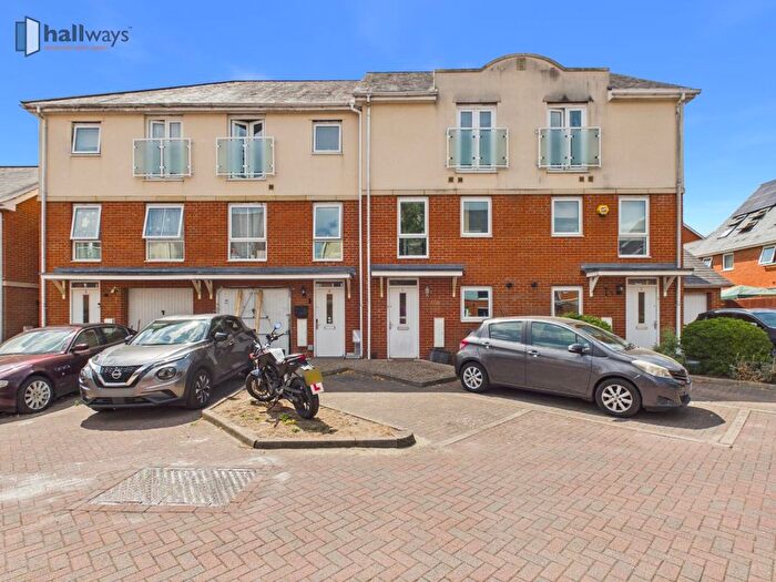 4 Bedroom Terraced House For Sale In Barrow Gardens, Redhill, RH1